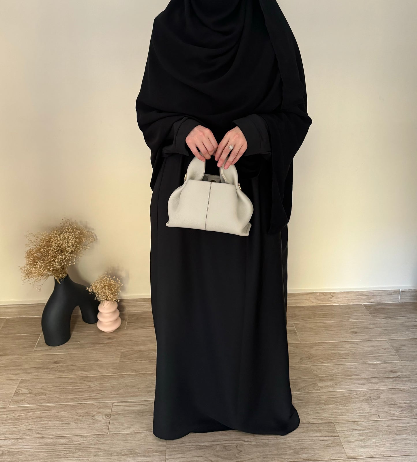 Abaya minimaliste