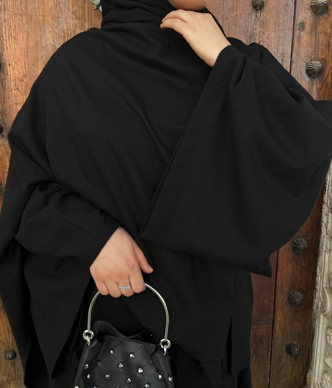Set NAIA black